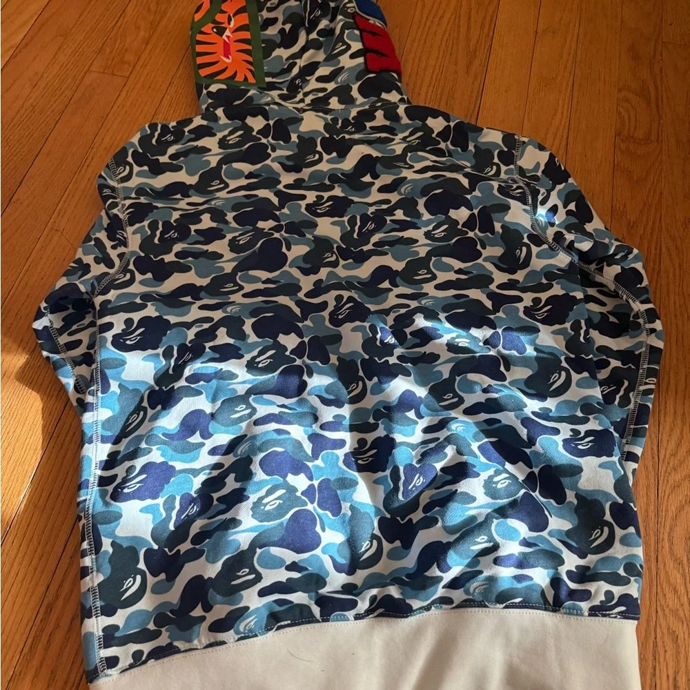 Light blue BAPE hoodie - Picture 3 of 4